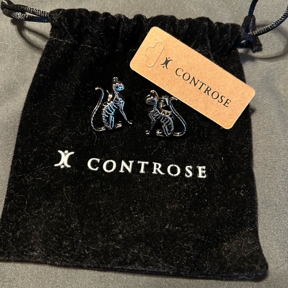 🩷 NWT controse skeleton cat stud earring - Picture 1 of 3